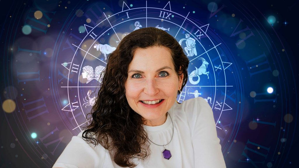 Die vedische Astrologin & das Medium Silvia Suryodaya erklärt im Gespräch mit Moderatorin Sabine Linek wie sich die vedische Astrologie von der konventionellen unterscheidet. Sie zeigt Wege auf,